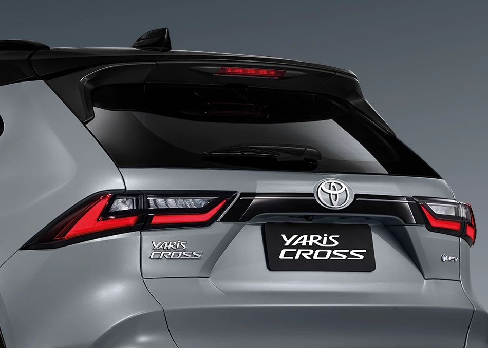 Yaris Cross Nightshade: คิ้วประตูท้าย และสปอยเลอร์หลังสีดำ