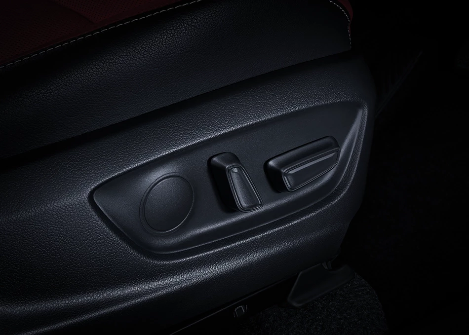 Corolla Cross: 8-WAY POWER SEAT