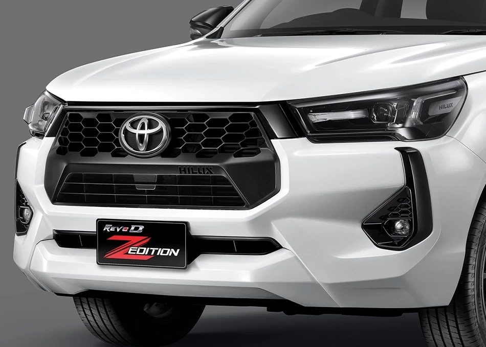 Hilux Revo Z Edition: กระจังหน้า สีดำเมทัลลิก-ไฟหน้ารมดำ แบบ Bi-Beam LED