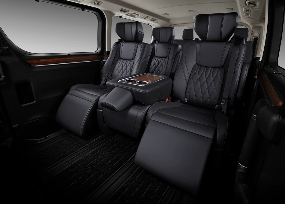 Majesty: ภายในสีดำ