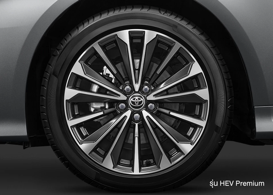Corolla Altis: 17-inch alloy wheels