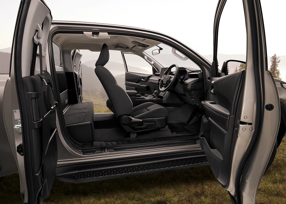 Hilux Travo Prerunner & 4TREX: Smart Cab door opening with door frame structure that absorbs impact