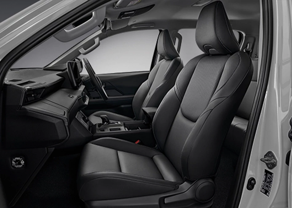 Hilux Travo-e: Ergonomically designed seats with Softex upholstery for superior comfort.