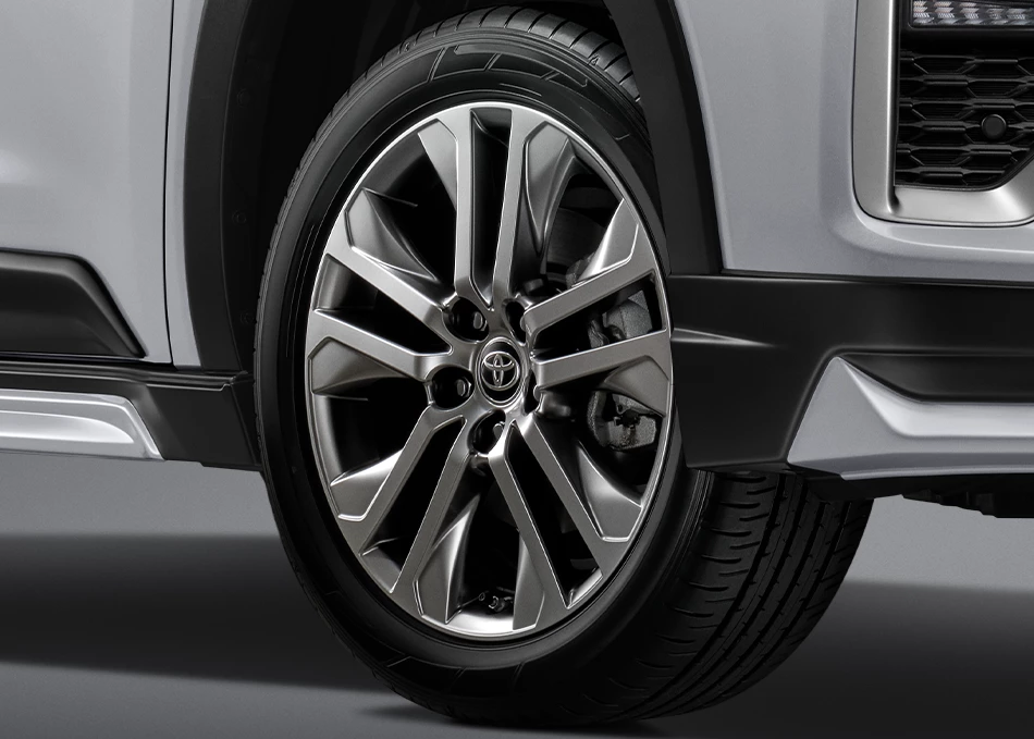 Innova Zenix: 18-inch alloy wheels