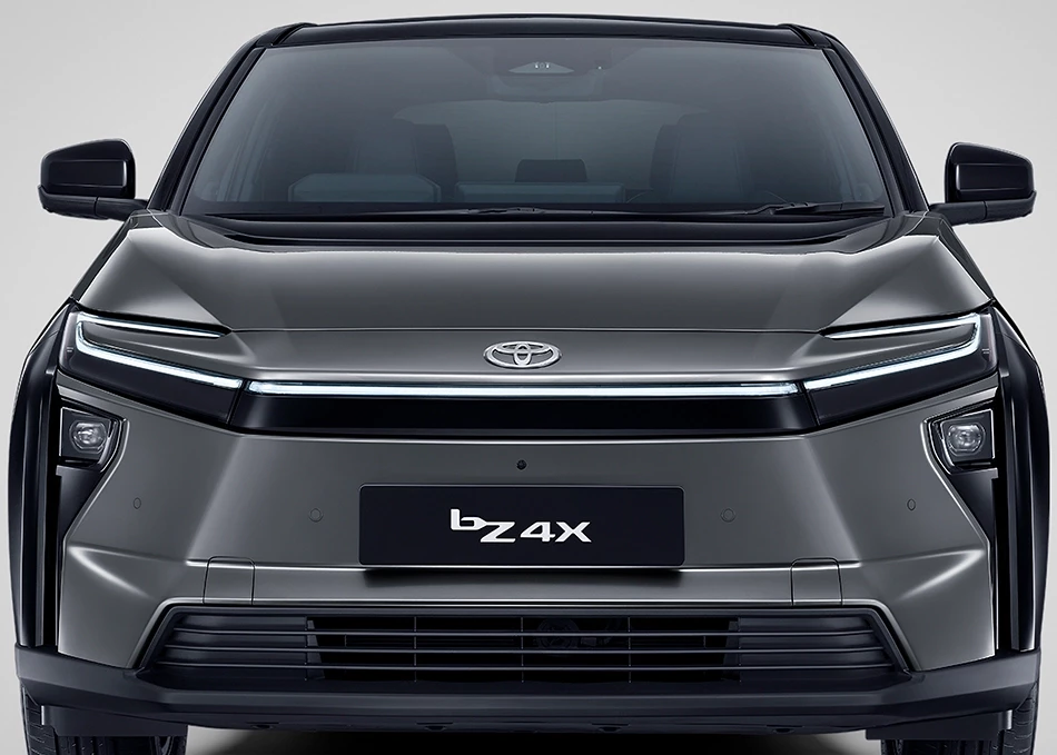 bZ4X: ด้านหน้าดีไซน์ Hammerhead พร้อม Center Lamp