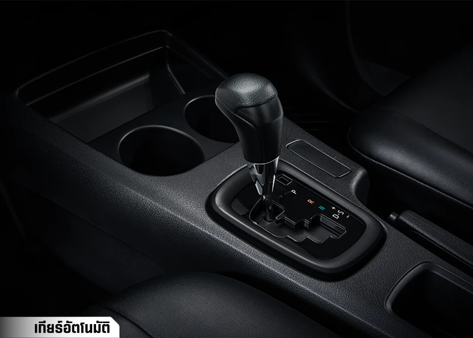 Hilux Champ: 6-speed automatic transmission with Sequential Shift for full-performance power, smooth and precise in every gear, ensuring a comfortable drive on any road.