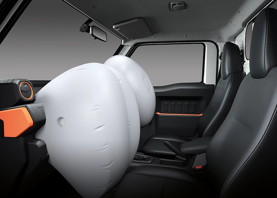 Hilux Champ: 2-position airbags for enhanced safety, helping protect the driver and passengers.