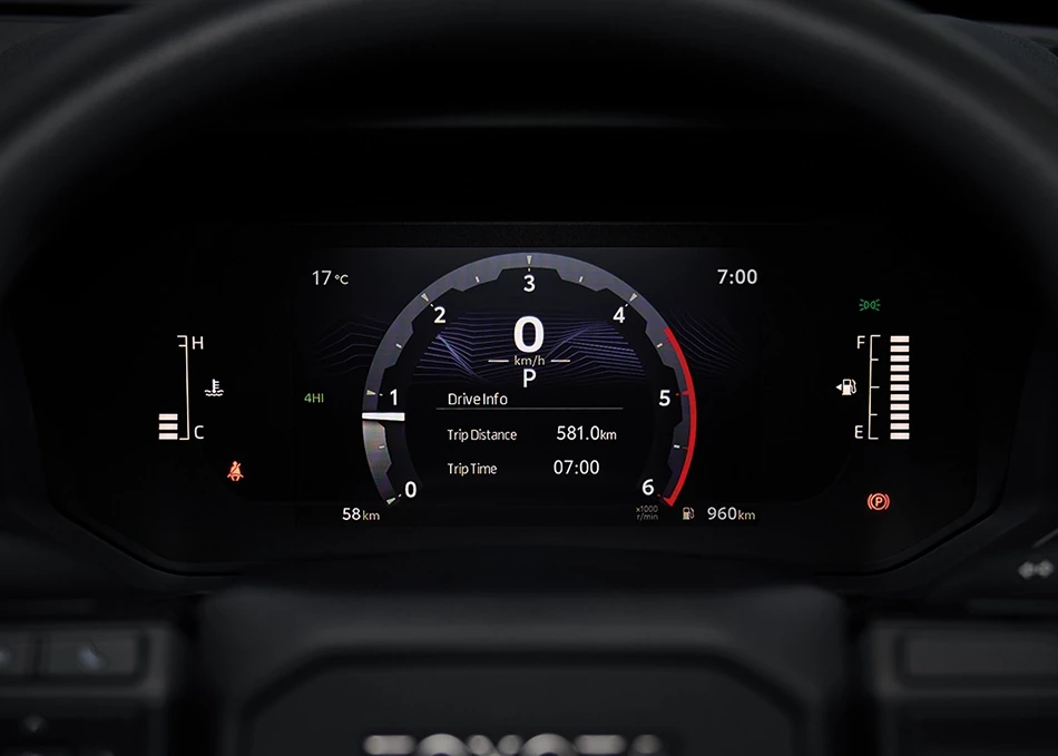 Hilux Travo Standard Cab 4TREX: 7-inch digital driving information display, modern and sharp.