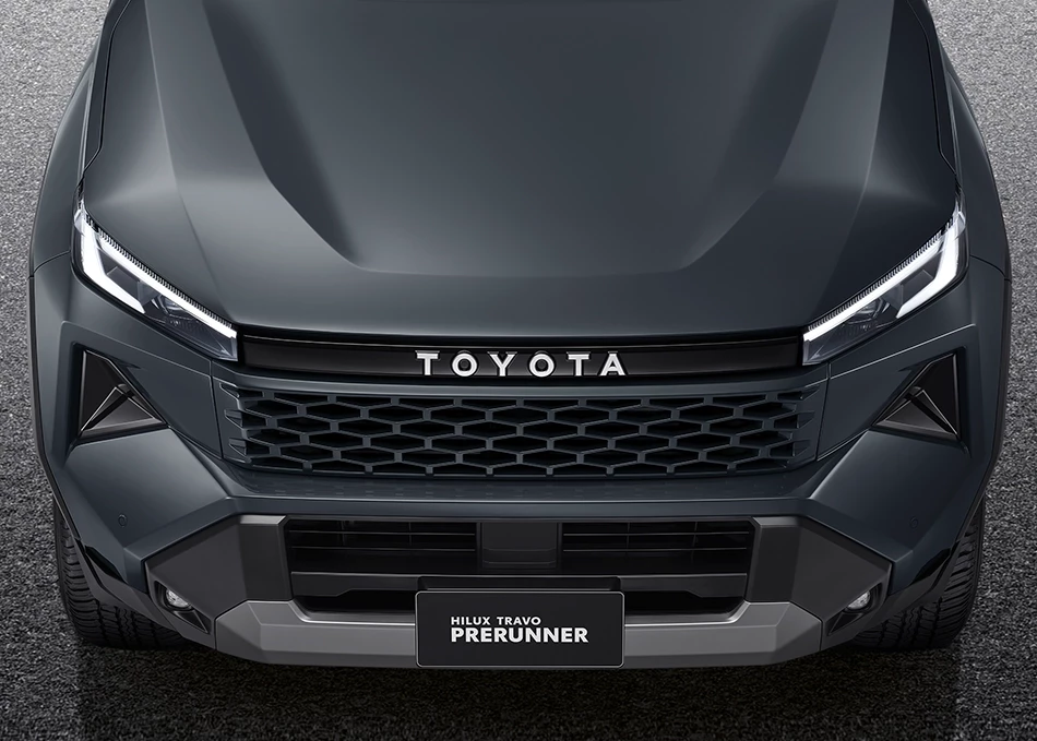 Hilux Travo Prerunner & 4TREX: Front design: Cyber Sumo, strong, stable, and powerful