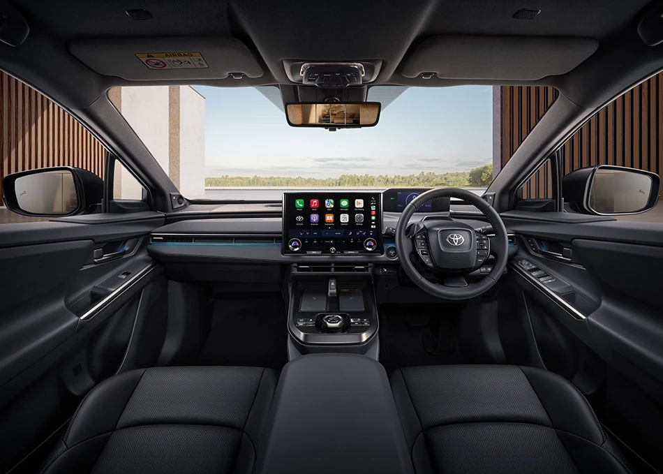 bZ4X: Spacious and comfortable interior designed with the Open & Relax concept. The driver's seating area is styled in a cockpit layout, helping reduce eye movement and providing excellent visibility.