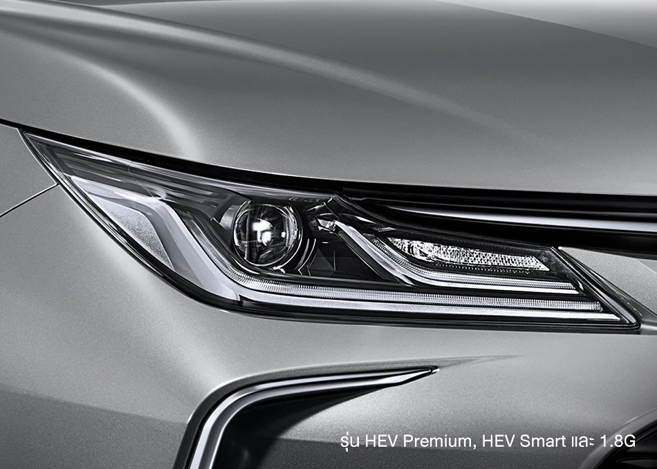 Corolla Altis: Polygon-design front grille with LED front fog lamps and chrome