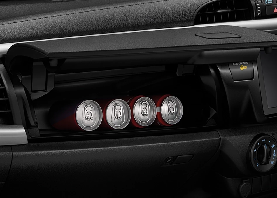 Hilux Revo Z Edition: ช่องเก็บของพร้อมระบบรักษาความเย็น
(Cool Box) แช่เครื่องดื่ม เพิ่มความสดชื่น ทุกการเดินทาง