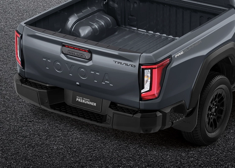 Hilux Travo Prerunner & 4TREX: Sleek LED tail lights