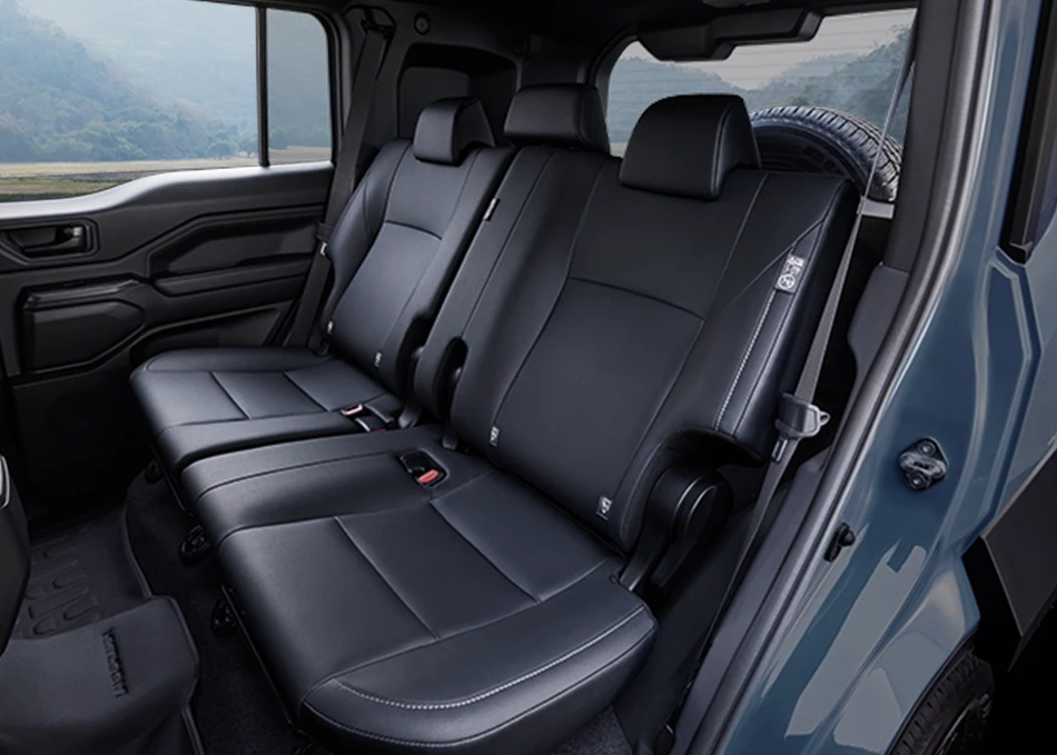 Land Cruiser FJ: เบาะนั่งด้านหลังปรับเลื่อนหน้า-หลังได้ 75 มม. เพิ่มพื้นที่วางขา หรือพื้นที่วางของท้ายรถ