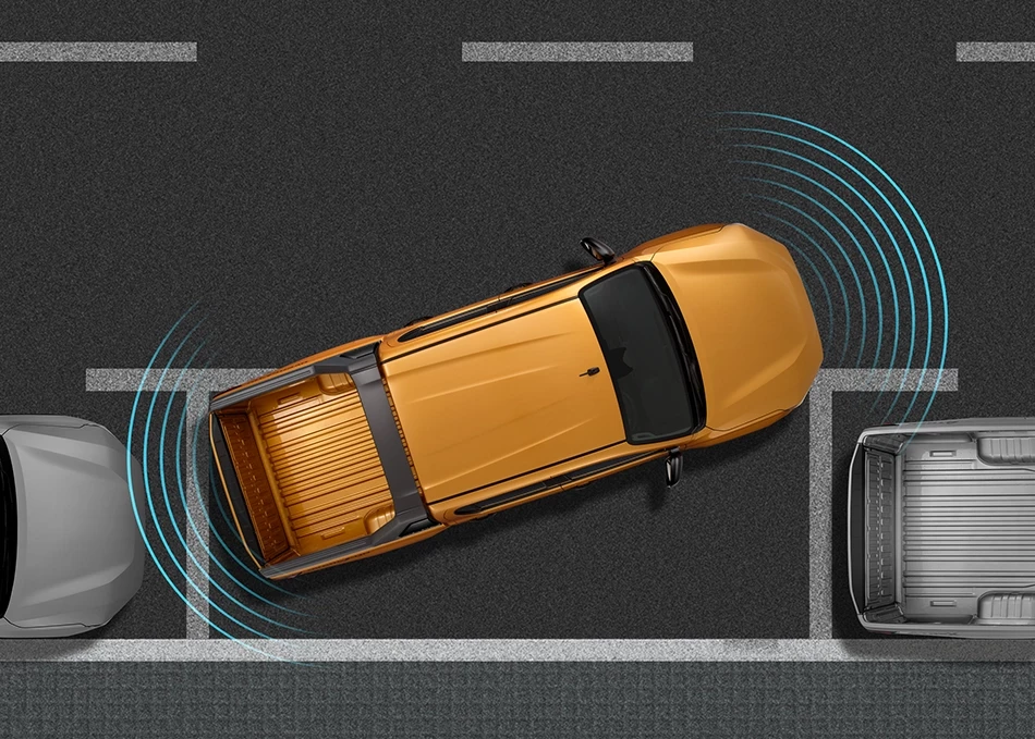 Hilux Travo Overland: Front and Rear Parking Sensors
Enhances safety and awareness when parking.
