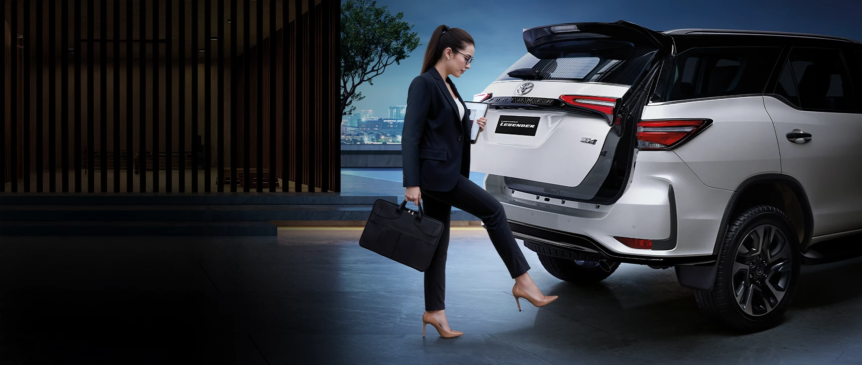 Fortuner Legender: Kick Activated Back Door V.2 ประตูท้าย เปิด - ปิด ด้วยไฟฟ้าพร้อมชุดเซนเซอร์ และระบบป้องกันการหนีบ ตอบรับทุกไลฟ์สไตล์ของคุณได้ดีขึ้น