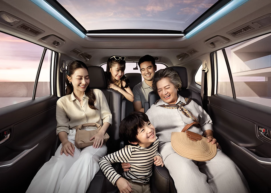 Innova Zenix: ห้องโดยสารกว้างขวาง มาพร้อมเบาะที่นั่ง 3 แถว 7 ที่นั่ง