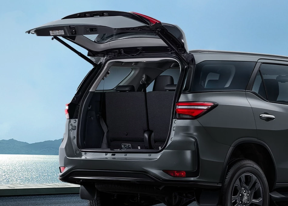 Fortuner Leader: Power Back Door
ประตูท้ายเปิด-ปิดด้วยระบบไฟฟ้า พร้อมระบบป้องกันการหนีบ