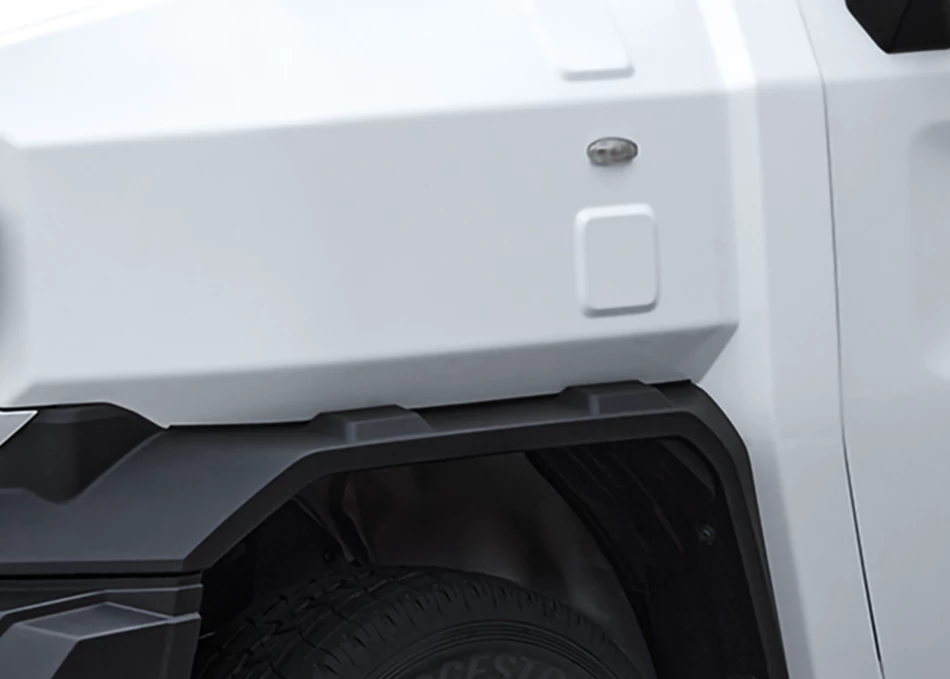 Hilux Champ: Mounting base for side extension hooks.