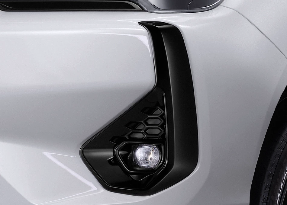 Hilux Revo Z Edition: ไฟตัดหมอกหน้าแบบ LED