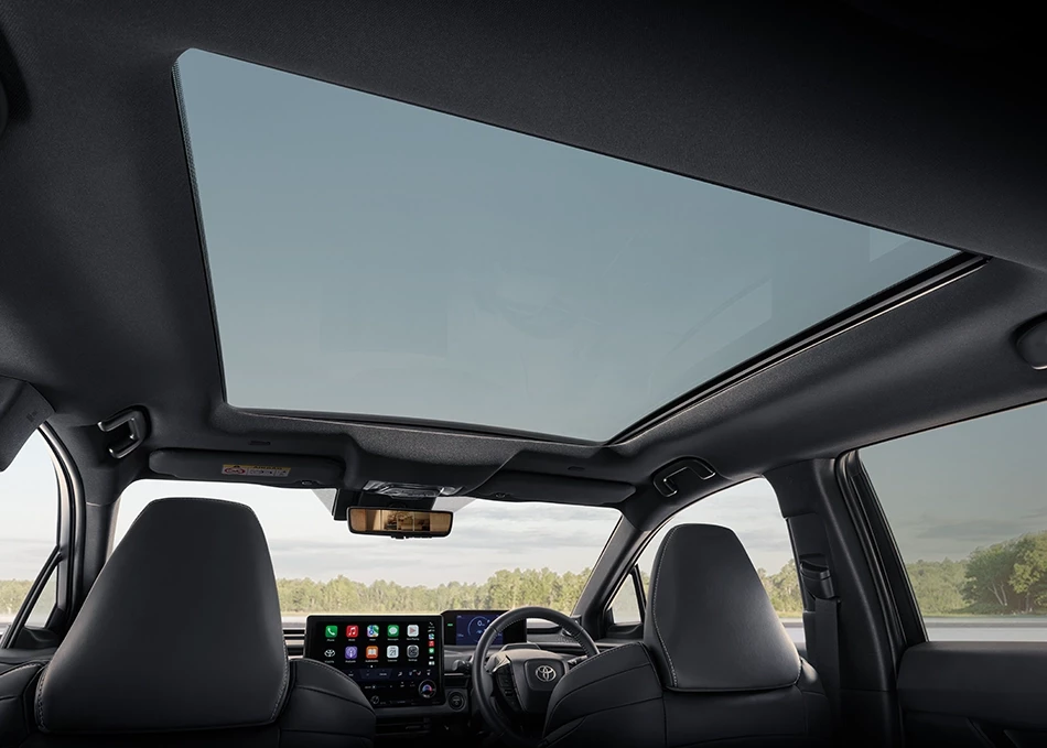 bZ4X: Panoramic moonroof with electric adjusted sunshade