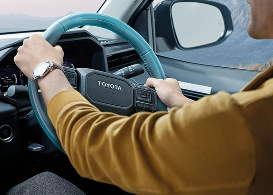 Hilux Travo Overland: Electric power steering — precise and easy to control.