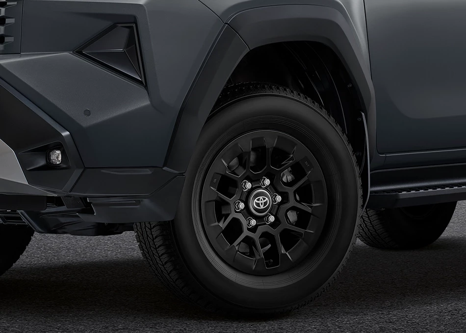 Hilux Travo Prerunner & 4TREX: 17-inch alloy wheels