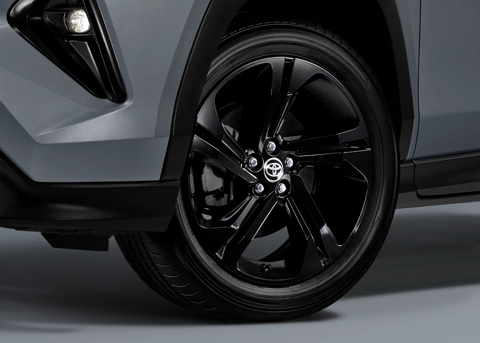 Yaris Cross Nightshade: ล้ออัลลอยปัดเงาสีดำ 18 นิ้ว