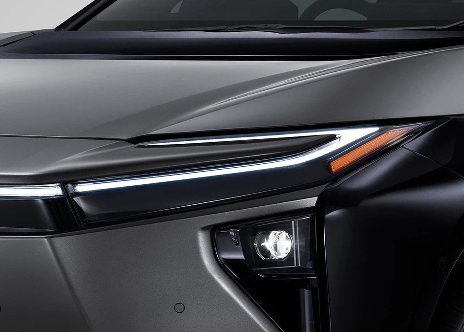 bZ4X: Full LED headlights
with daytime running lights