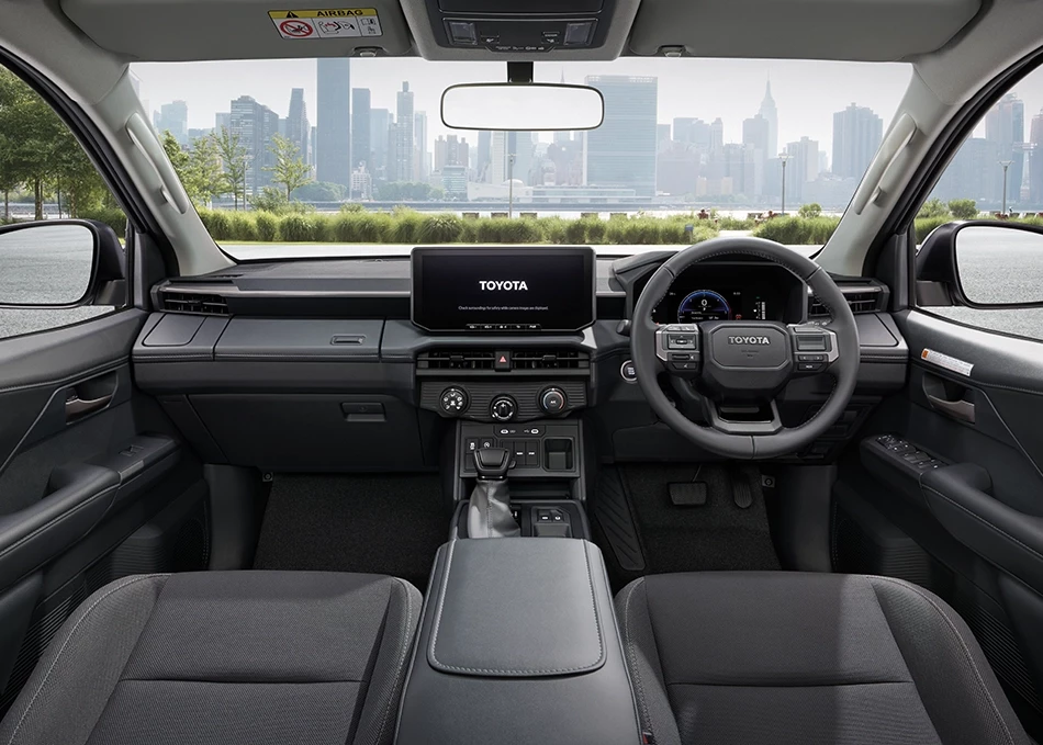 Hilux Travo Prerunner & 4TREX: ห้องโดยสารแบบ Robust Simplicity