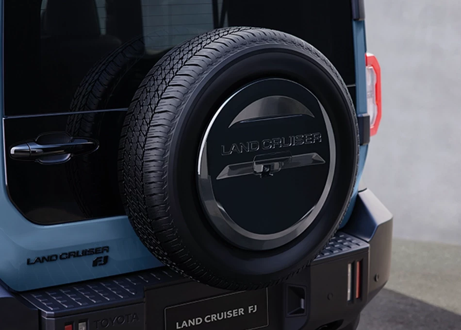Land Cruiser FJ: ยางอะไหล่ด้านท้าย พร้อมฝาครอบดีไซน์พรีเมียม