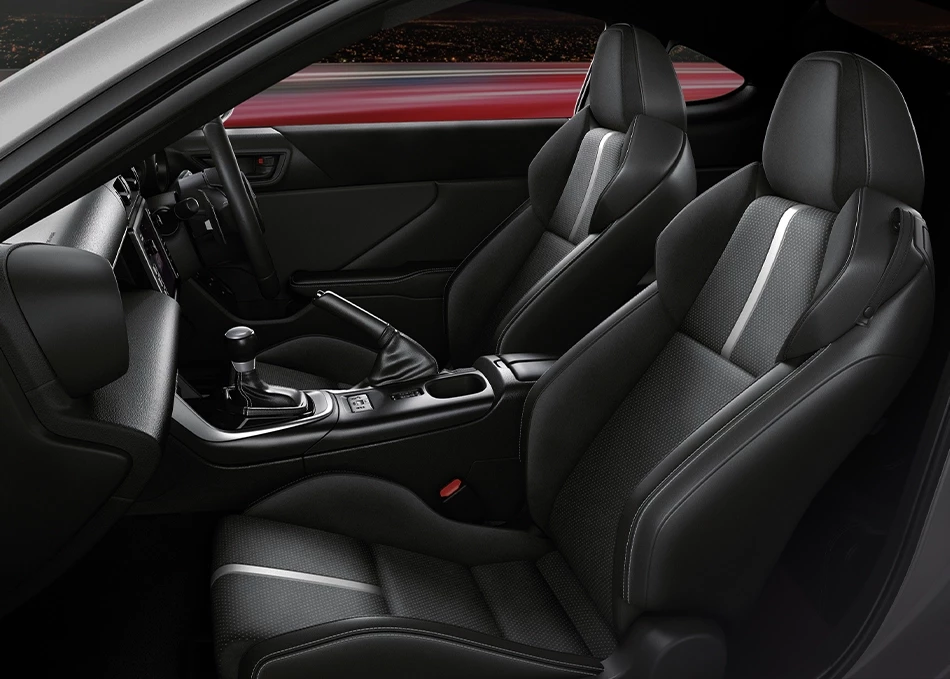 GR 86: LEATHER AND ULTRASUEDE® (BLACK X SILVER) ที่นั่งคู่หน้าแบบสปอร์ตเบาะหนังแท้ และ Ultrasuede®