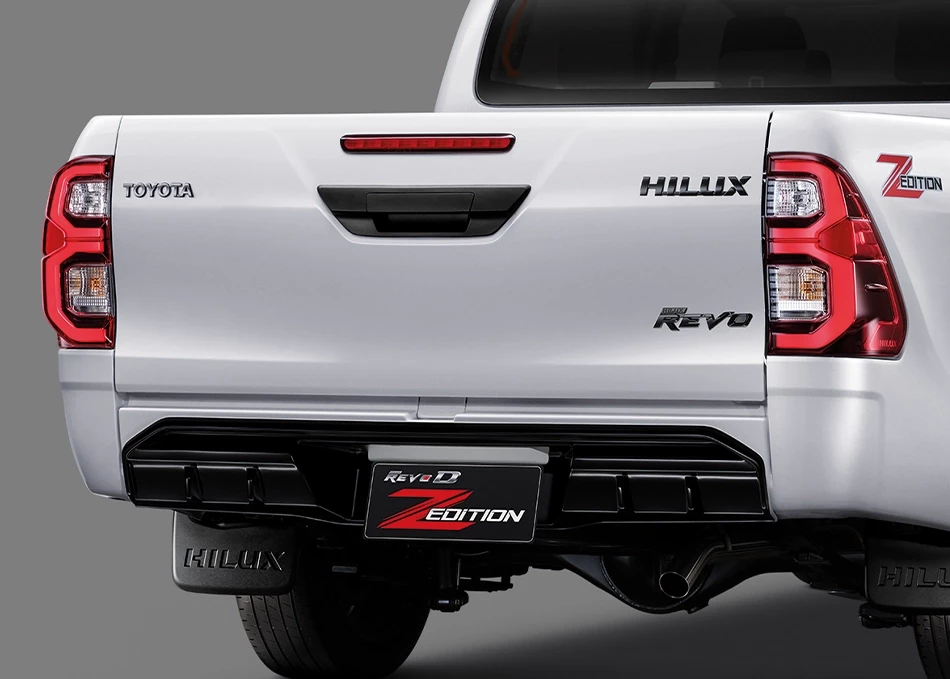 Hilux Revo Z Edition: สเกิร์ตกันชนท้าย